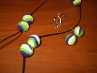 Collar de rayas en tonos &aacute;cidos