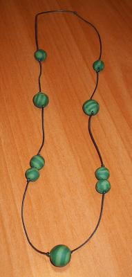 Collar a rayas en verdes