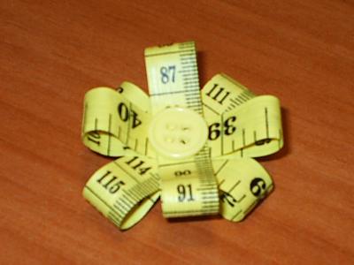 Broche grande amarillo